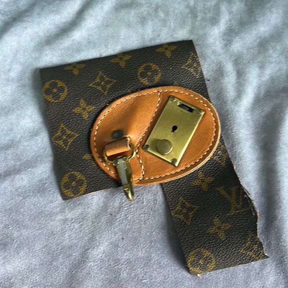 Louis Vuitton Vintage Travel Luggage Vanchetta Pushlock r12 - Picture 1 of 8